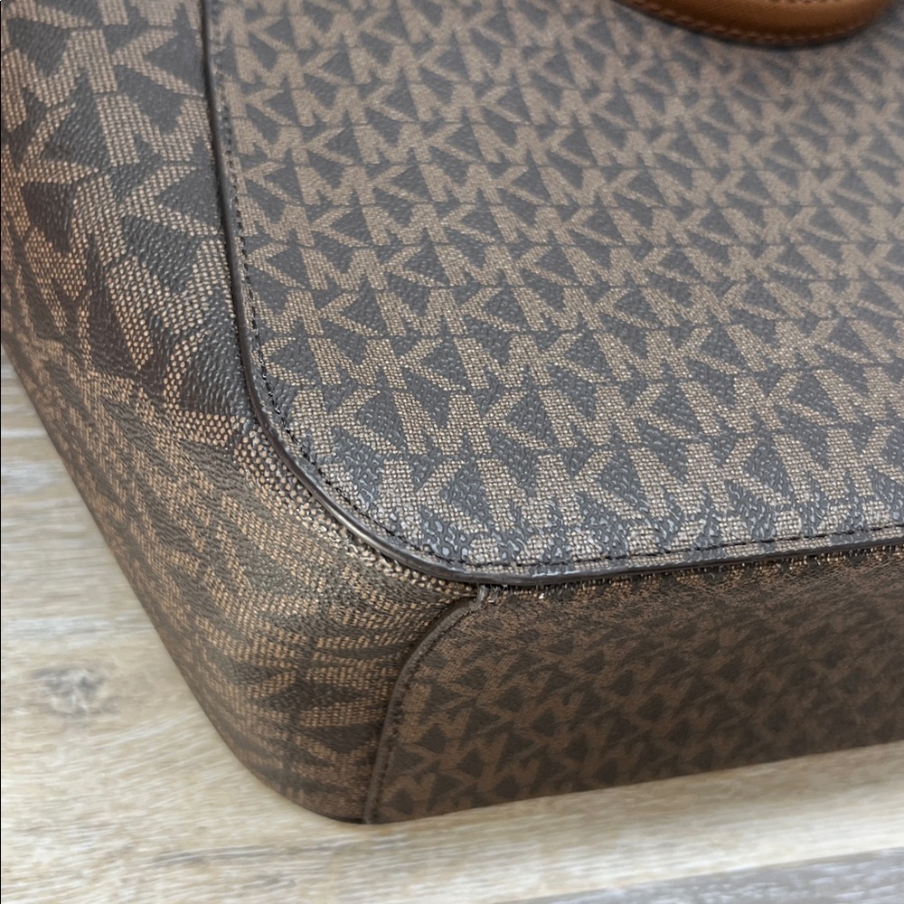 8366 MICHAEL KORS BROWN JET SET TOTE BAG 257878366 - Picture 8 of 14